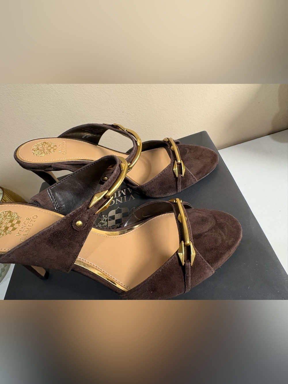 NWT Vince Camuto Cambra Brownie Suede Gold Hardware Heels Sandals 8M with Box - Picture 7 of 12